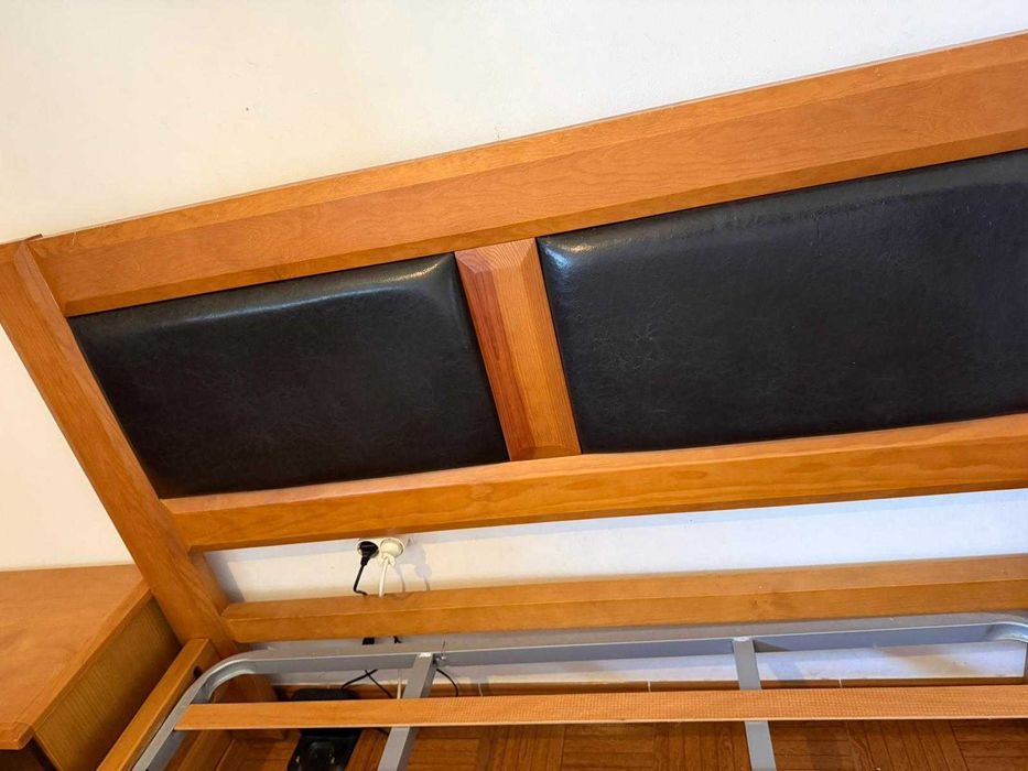 Conjunto de quarto em madeira - Cama de Casal, comoda, espelho e mesas