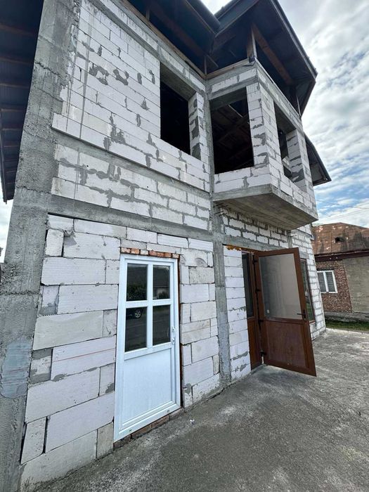 Продається будинок в м. Тячів