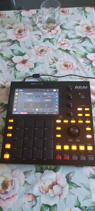 Akai mpc one profesjonal.