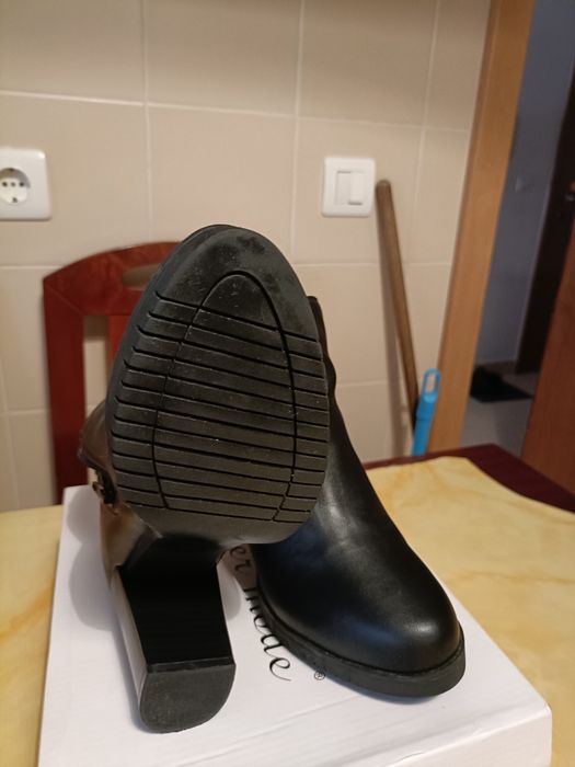 Botins preto mesmo pele