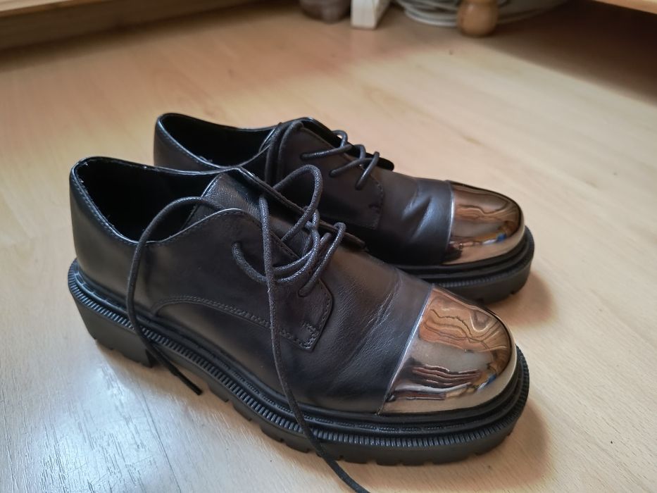 Półbuty damskie czarne Oksfordy 38 z lustrzanymi noskami Jenny Fairy