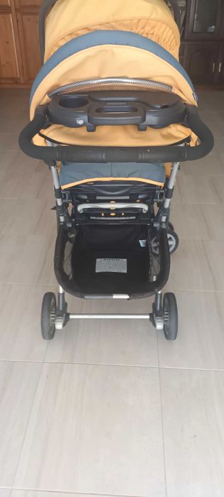 Carrinho de bebé com ovo como novo