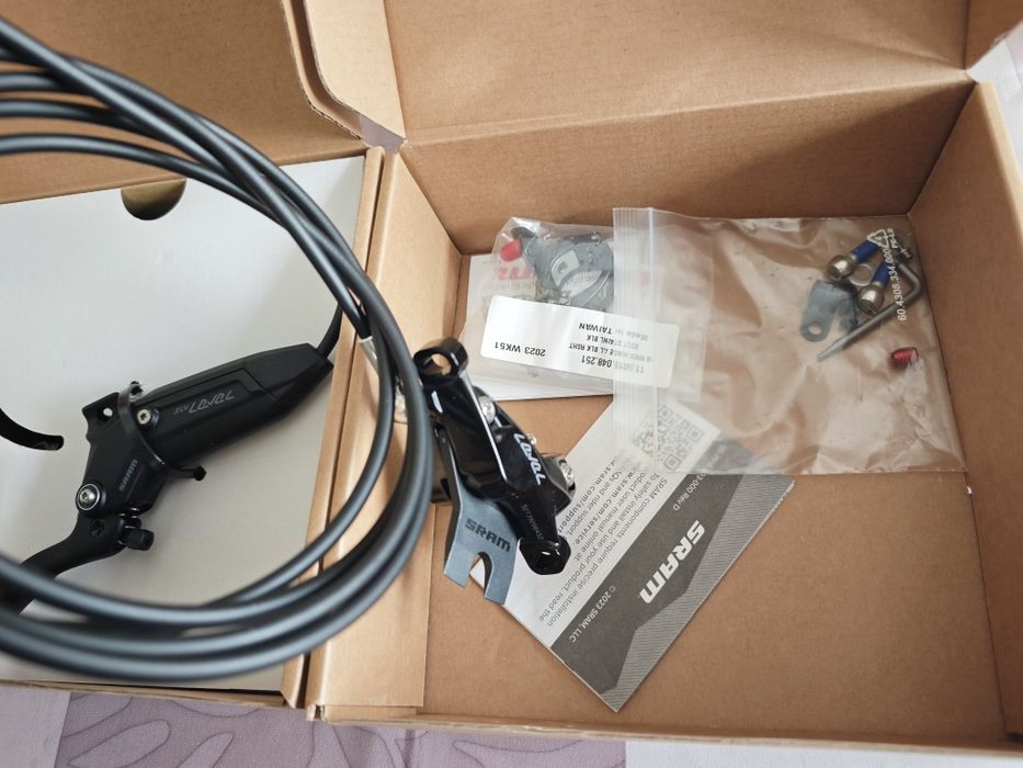 Par novo de travões SRAM Level Stealth 4-Pistons