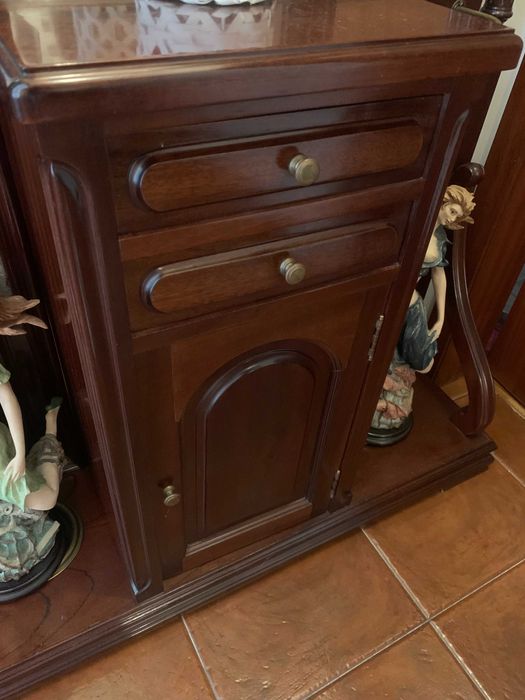 Armário de madeira com espelhos - 1,85x1.02m