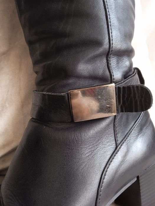 Botas de couro, pretas muito bom estado