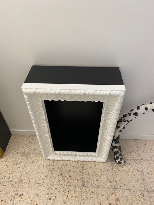 Moldura lacada a preto