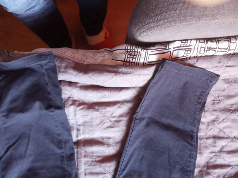 Spodnie chinos dla chłopca 140