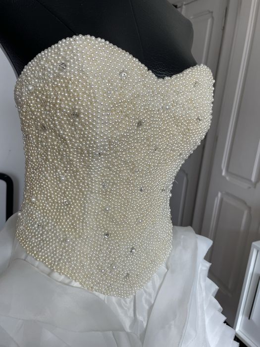 Vestido de noiva com corpete de perolas