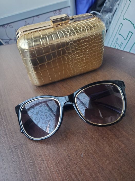 Окуляри жіночі сонцезахисні фірмові Prada / сумочка Gold Estee lauder