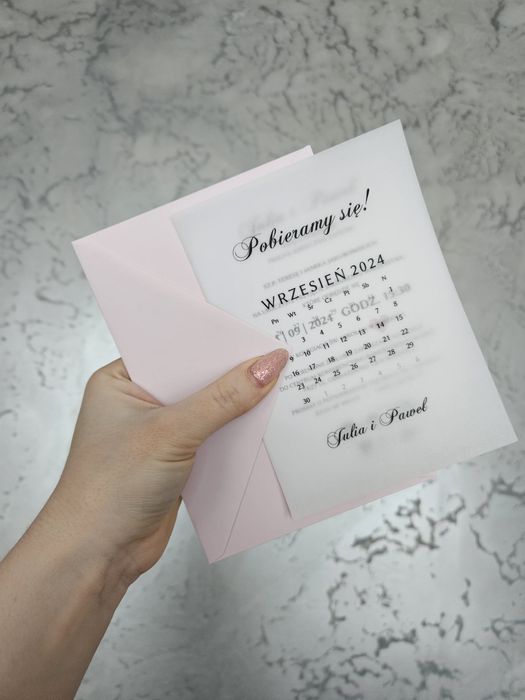 Zaproszenia ślubne jednokartkowe minimalistyczne z kalką różowe