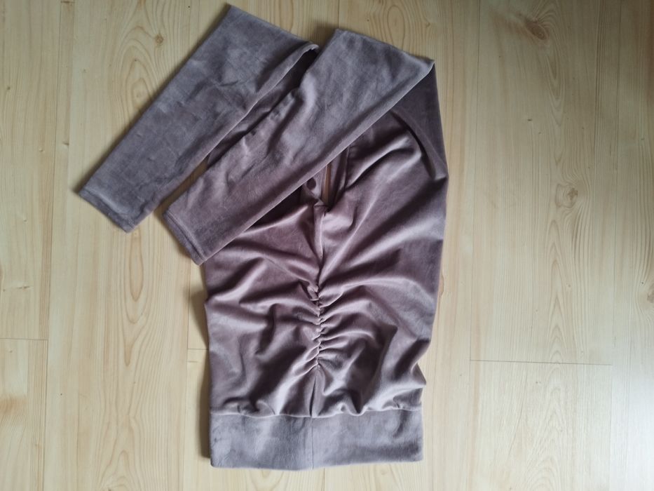 Świetne legginsy welur z marszczeniem push'up XS