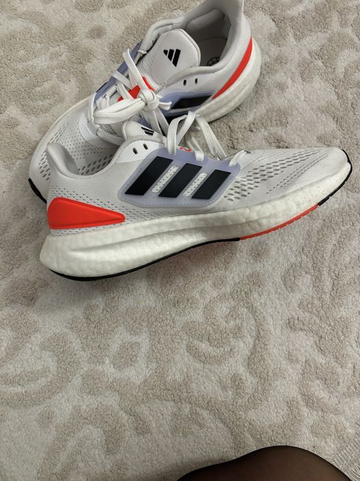 Продам  кроссовки Adidas унисекс