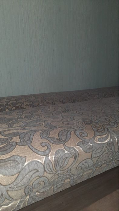 продам диван сірий