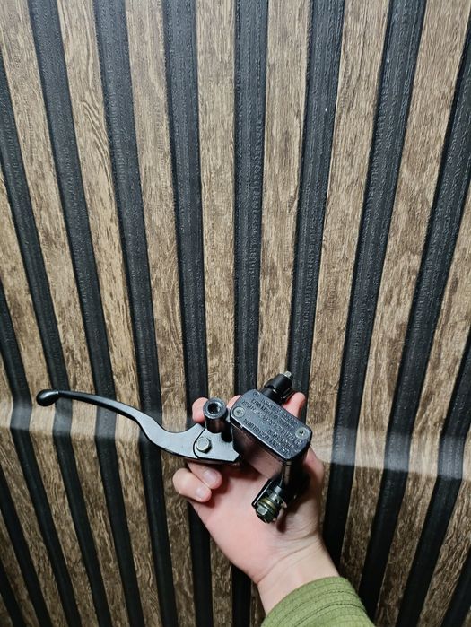 Машинка тормозная переднего тормоза (правая) на скутер Honda Dio AF 34