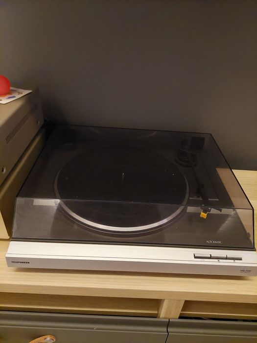Gramofon telefunken hs 700
