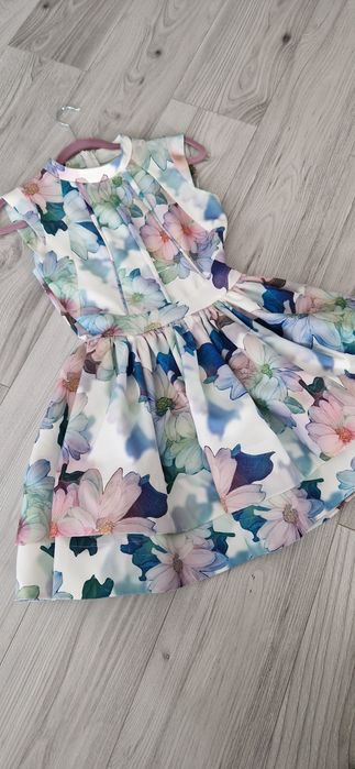 Rozkloszowana sukienka w kwiaty