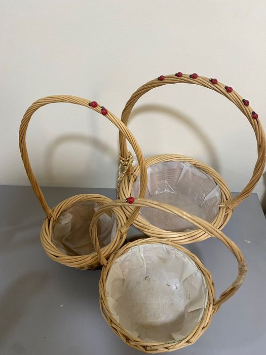 Três cestas de verga