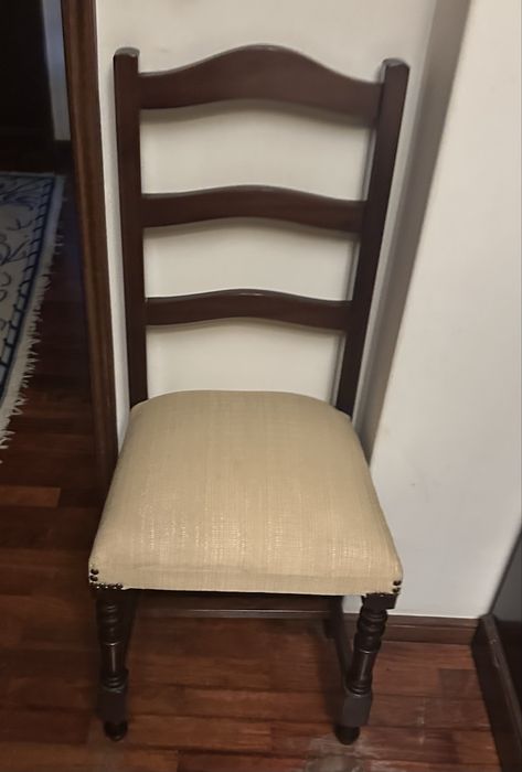 Roupeiro, comoda com espelho e duas cadeiras