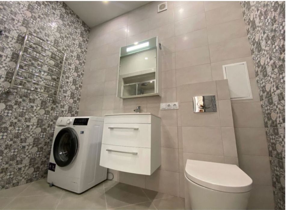 Первая сдача шикарной 2к/квартиры  Сталинки ,в районе ЖД - Вокзала !