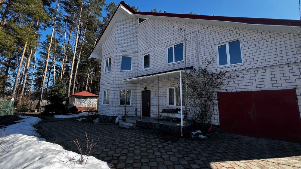 Продаж нового будинку з ділянкою біля лісу