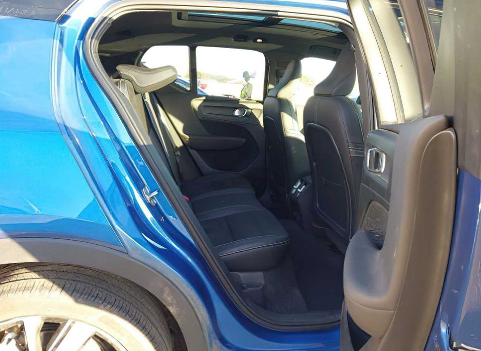 Volvo XC40 Recharge Pure Electric P8      2021