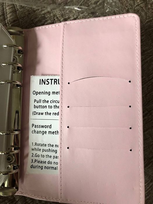 Блокнот А6 з кодовим замком та файлами на зіп застібки.