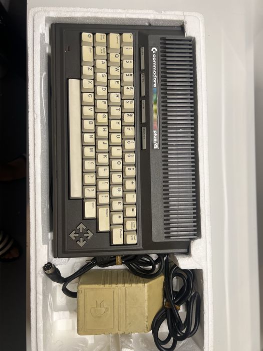 Commodore Plus 4 Box sprawny