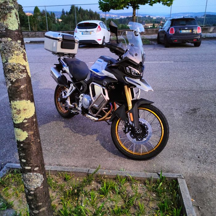 Voge 900 DSX como nova