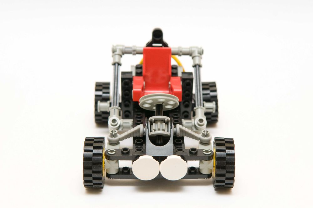 LEGO Technic 8832 - Roadster