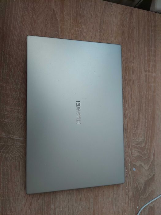 Sprzedam laptopa Huawei D14 w doskonałym stanie.