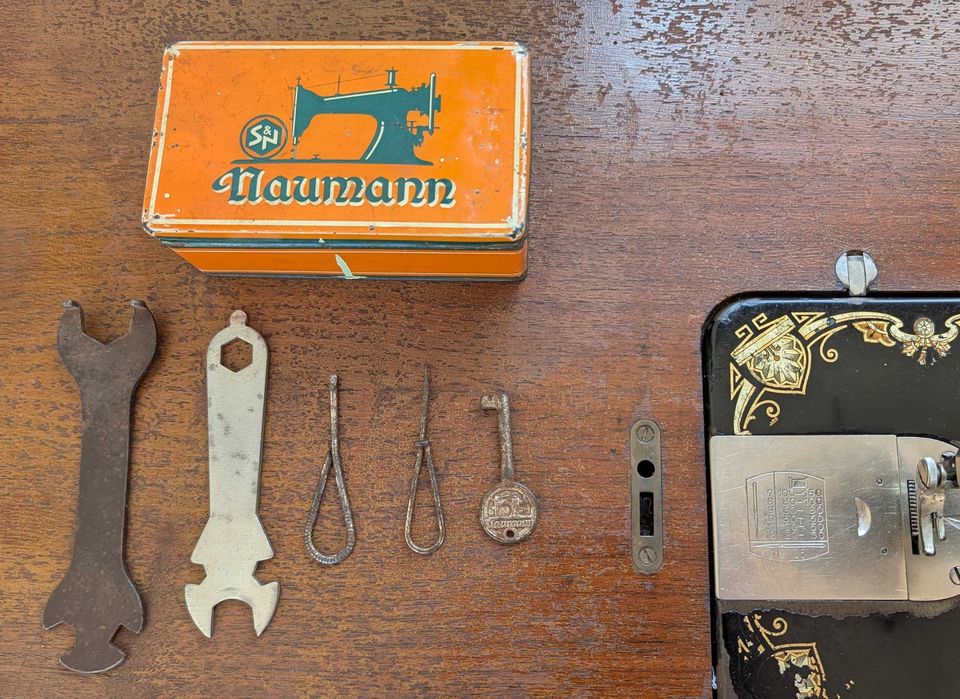 Máquina de costura antiga Naumann (+ de 100 anos)
