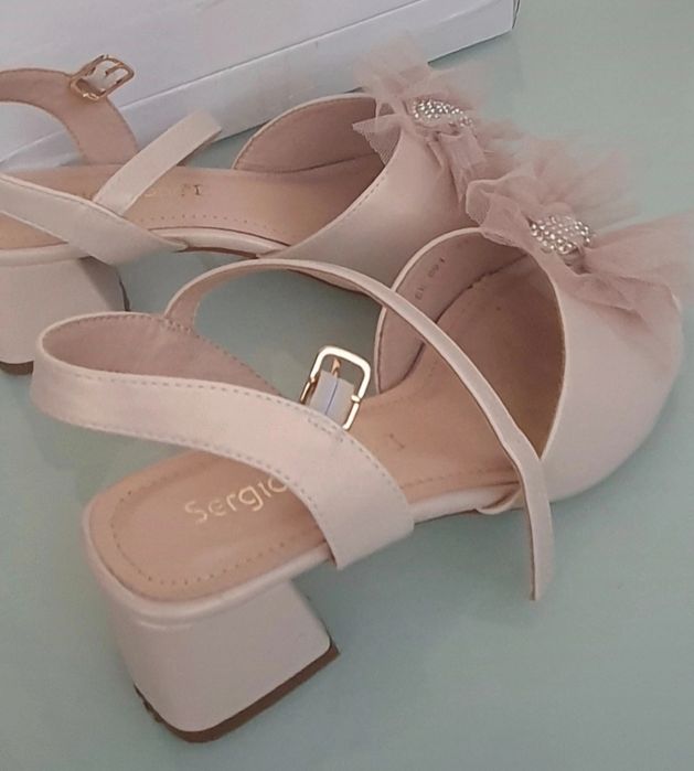 Sandałki skórzane 37