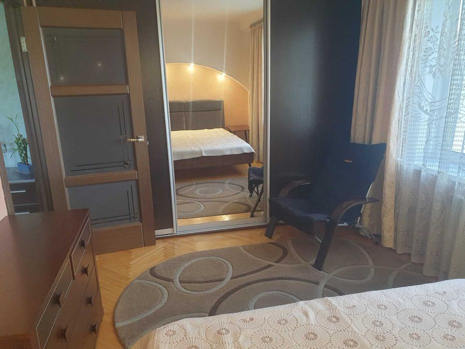 Сдаю 2 комнатную студию просп. Голосеевский 82