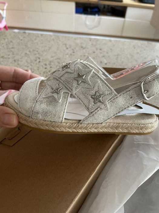 Продам сандали ugg