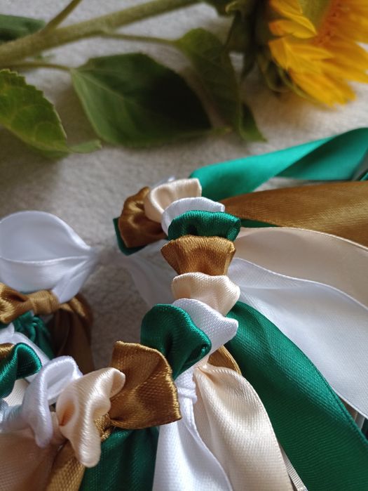 Ring oczepinowy 18 wstążek zielony złoty odwiązywany