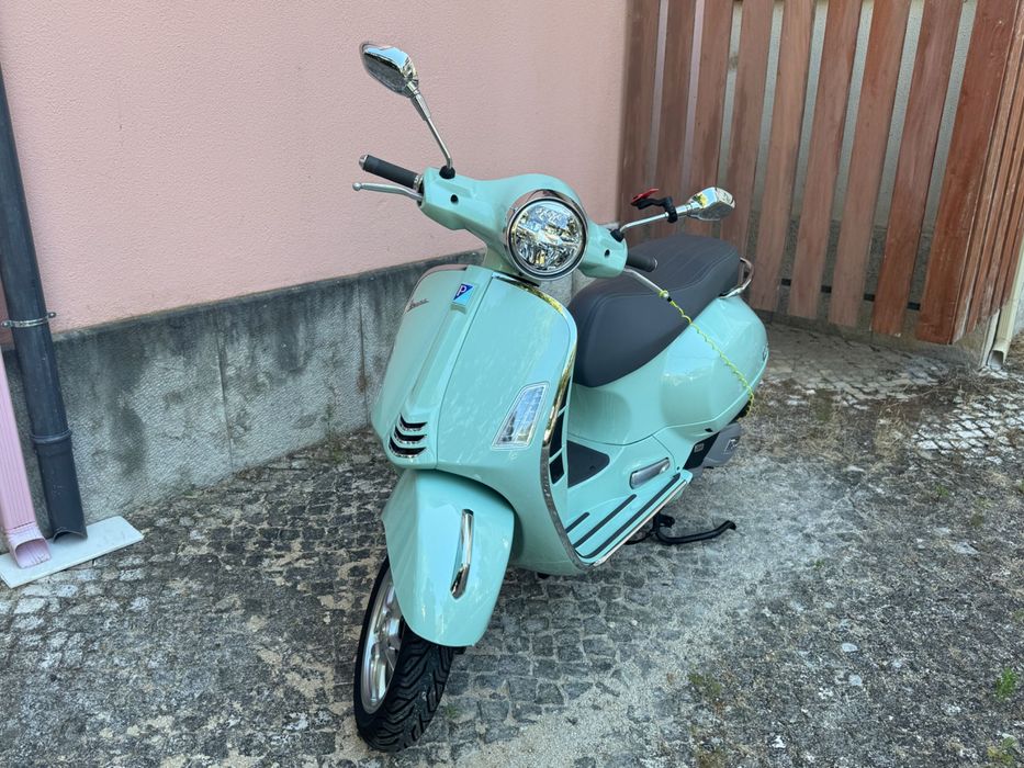 2025 Vespa GTS 125 praticamente nova