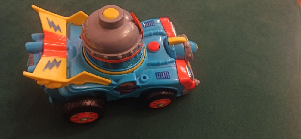 Samochód SuperZings z wirującą kabiną