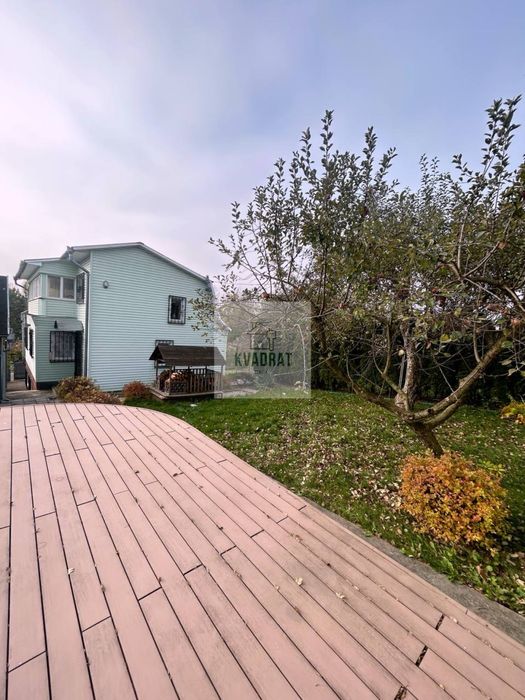 Продам затишний будинок з басейном та зоною відпочинку біля Дністра