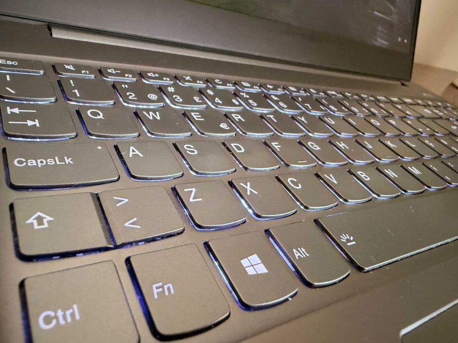 Lenovo IdeaPad Gaming 15.6"|i7-7700HQ|16G Ram|Ssd 512Gb|GTX1050 Ti 4Gb