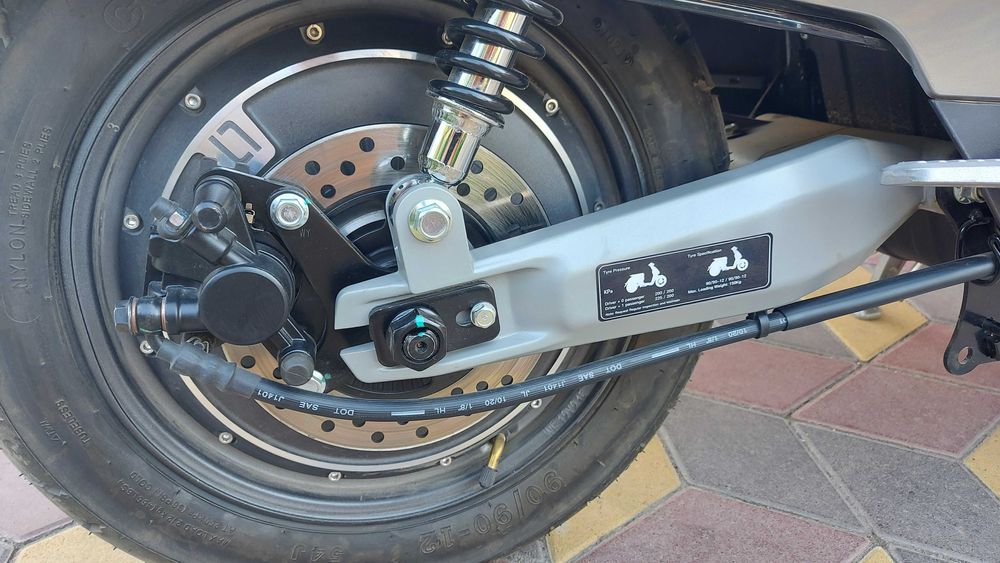 Електроскутер Super Soco CUX