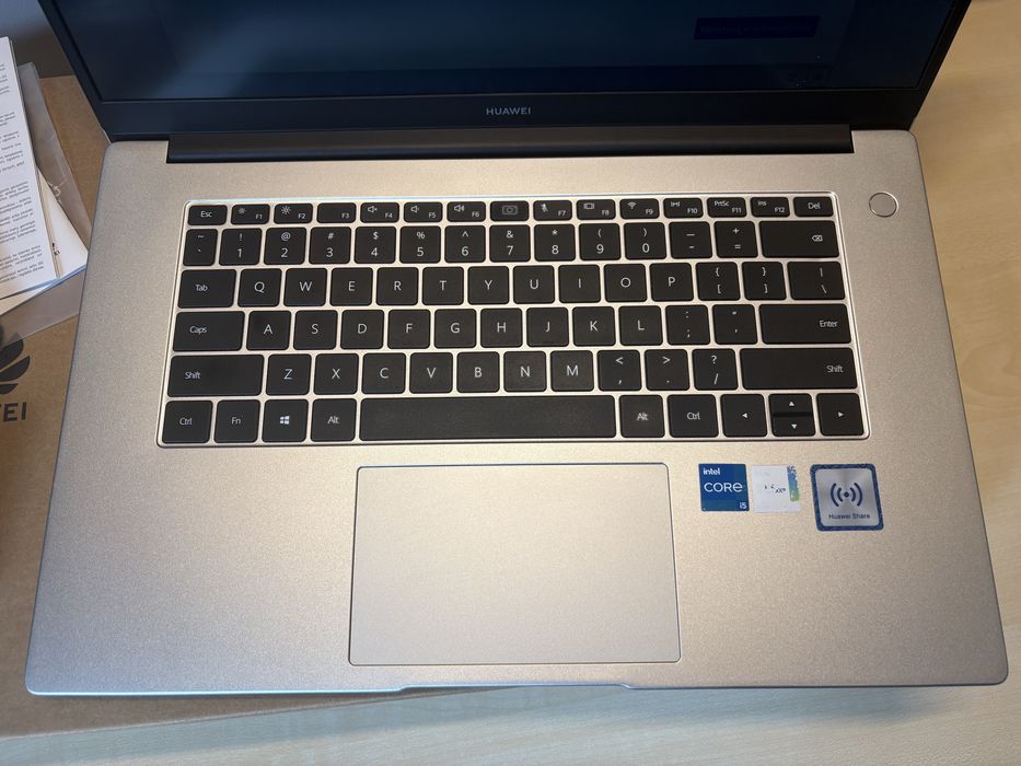 Huawei matebook d15 512gb i5-1135G7 16gb iris Xe Windows 11