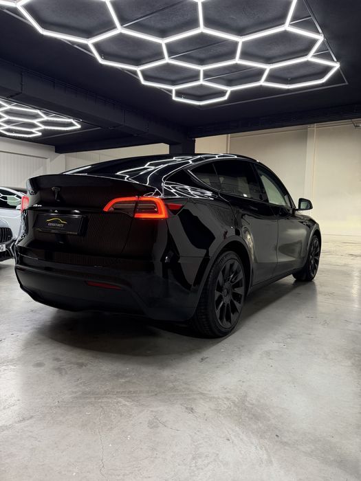 Tesla Model Y — fotografia 4
