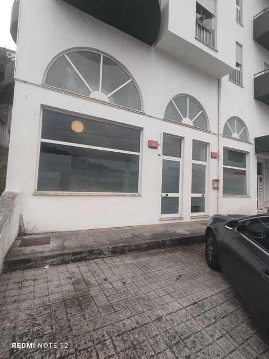 Loja em Coimbra para arrendamento.