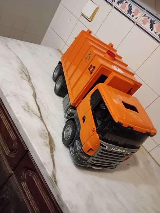 Camião Escala 1:16 ( Com Peça em Falta  )