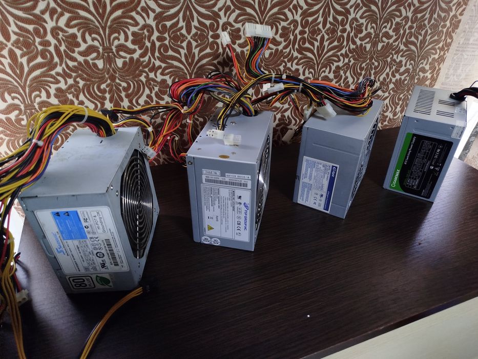 4 блоки живлення