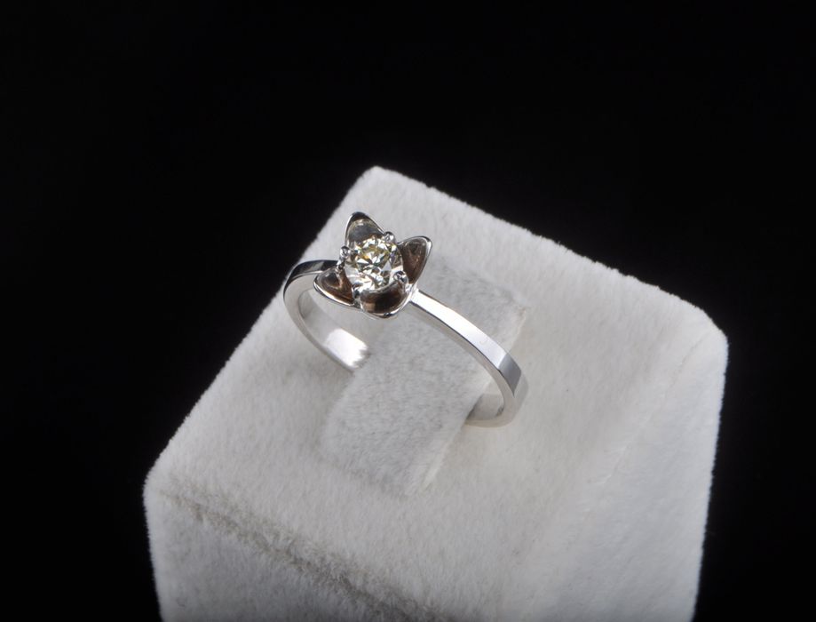 Помолвочное кольцо "Тюльпан" - 0.24ct