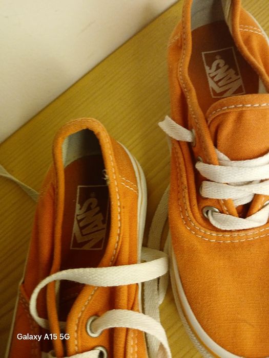Vans 31.5 em muito bom estado. Cor laranja