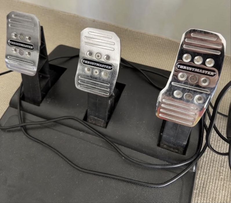 Volante Thrustmaster TMX PRO