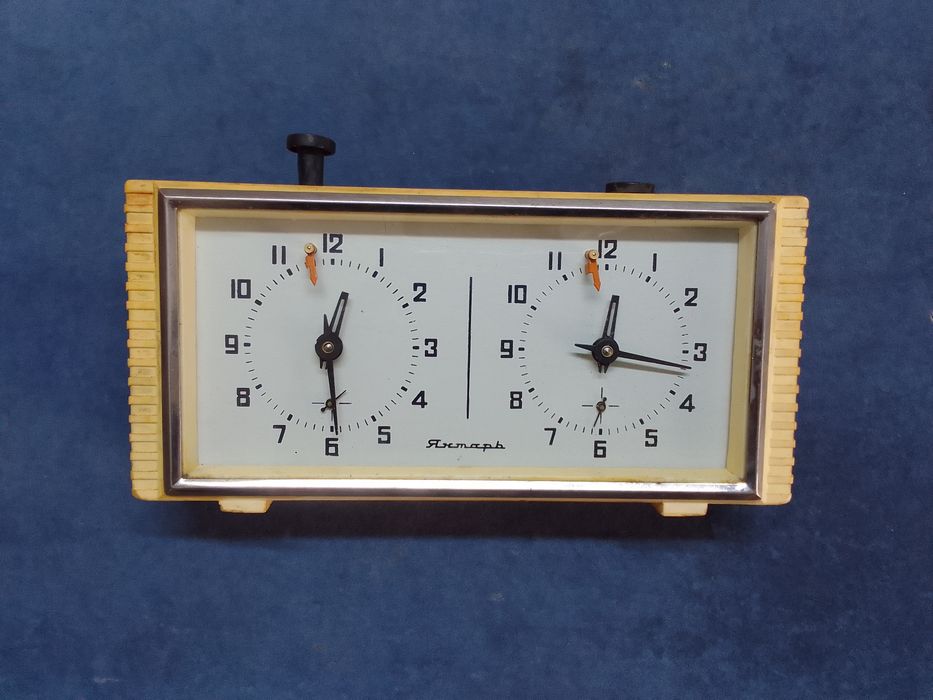 Шахматные часы янтарь