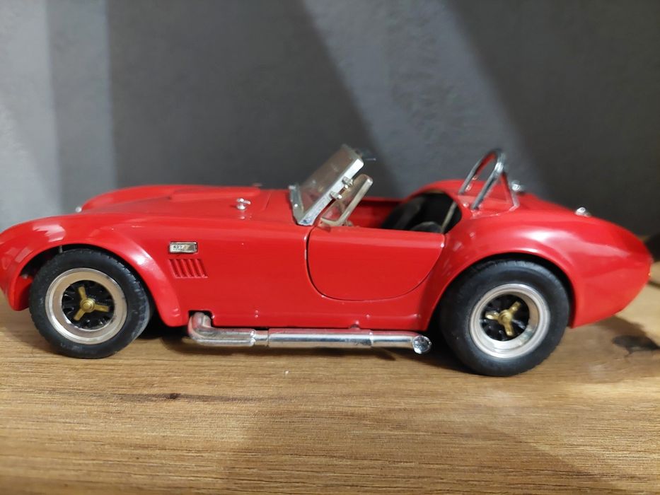 Model 1:18 Shelby Cobra RoadTough